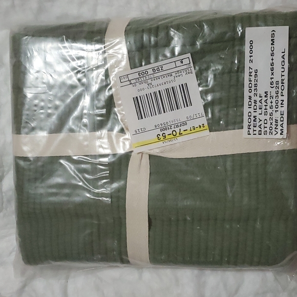 L.L. Bean Vintage matelasse Bedding. standard sham (1) - Picture 2 of 3